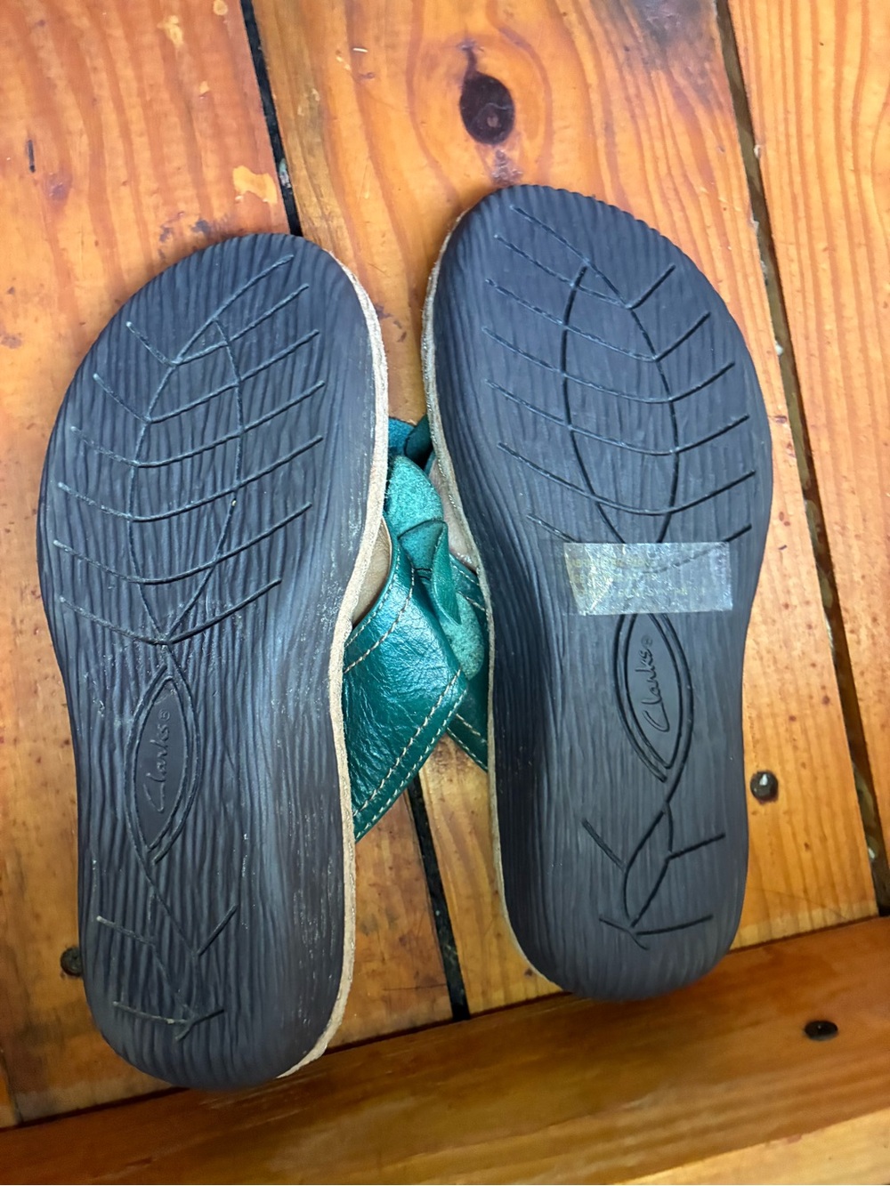 Clark’s Artisan Leather Green Slip on Sandals Thongs Comfort Casual Size 6 - Picture 2 of 2